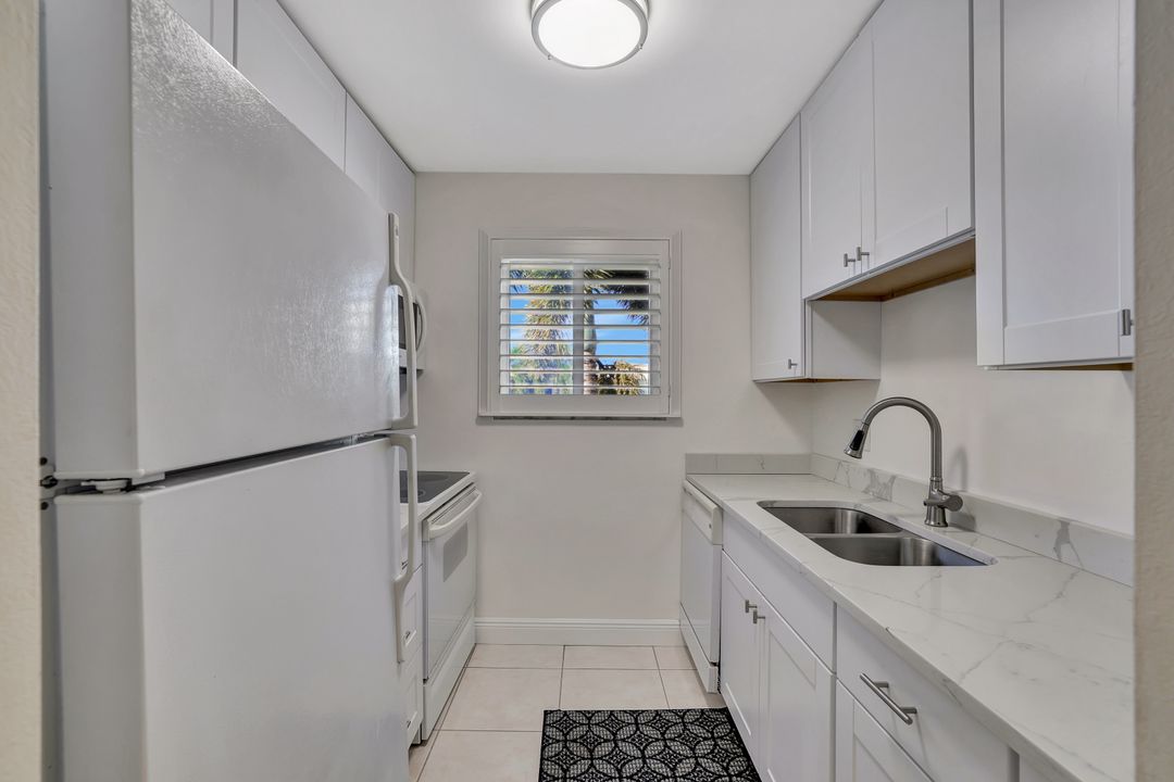 766 Central Ave #304, Naples, FL 34102