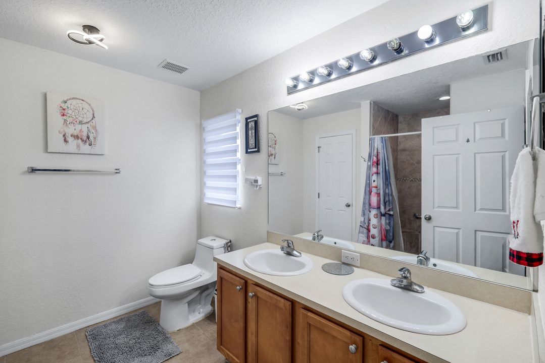438 Willowbrook Dr, Lehigh Acres, FL 33972