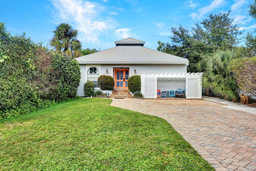 531 91st Ave N, Naples, FL 34108