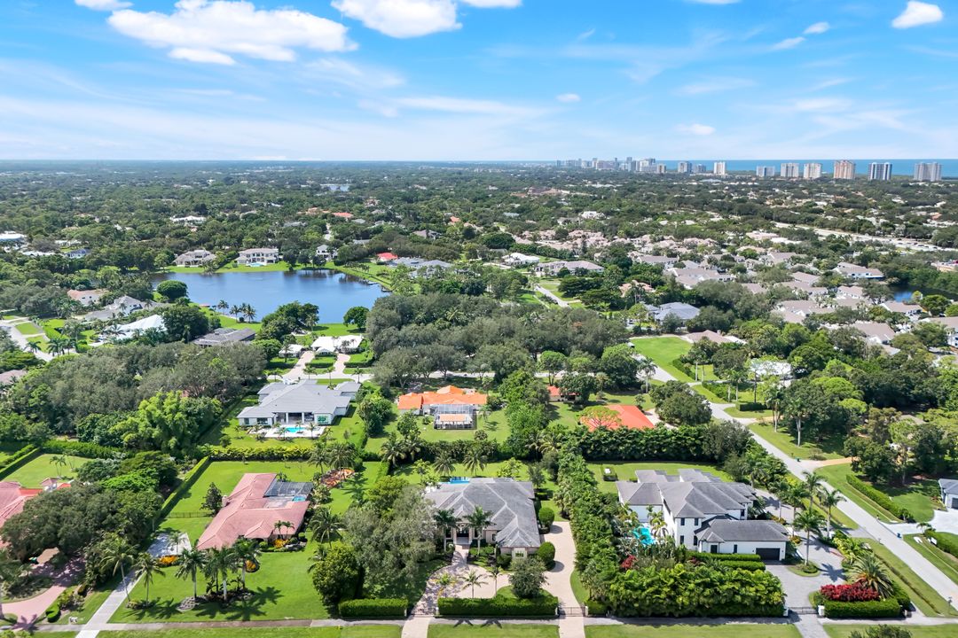 112 Hickory Rd, Naples, FL 34108