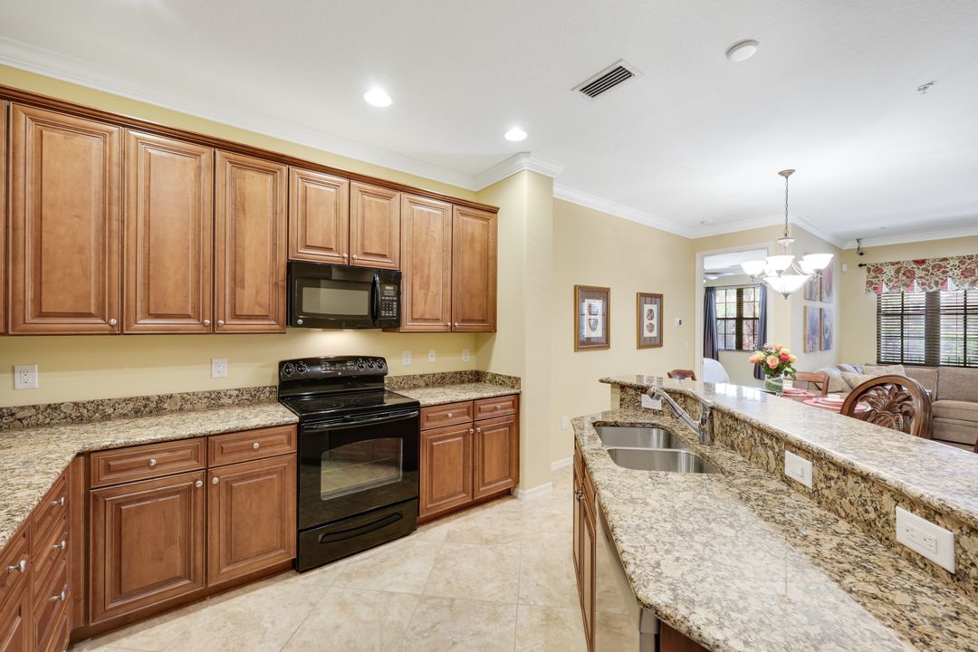 9027 Alturas Ln #3304, Naples, FL 34113