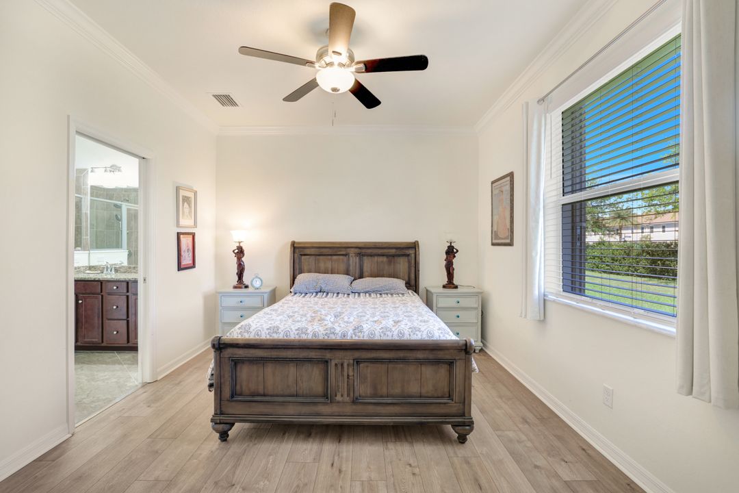 2072 Wellington St, Naples, FL 34120