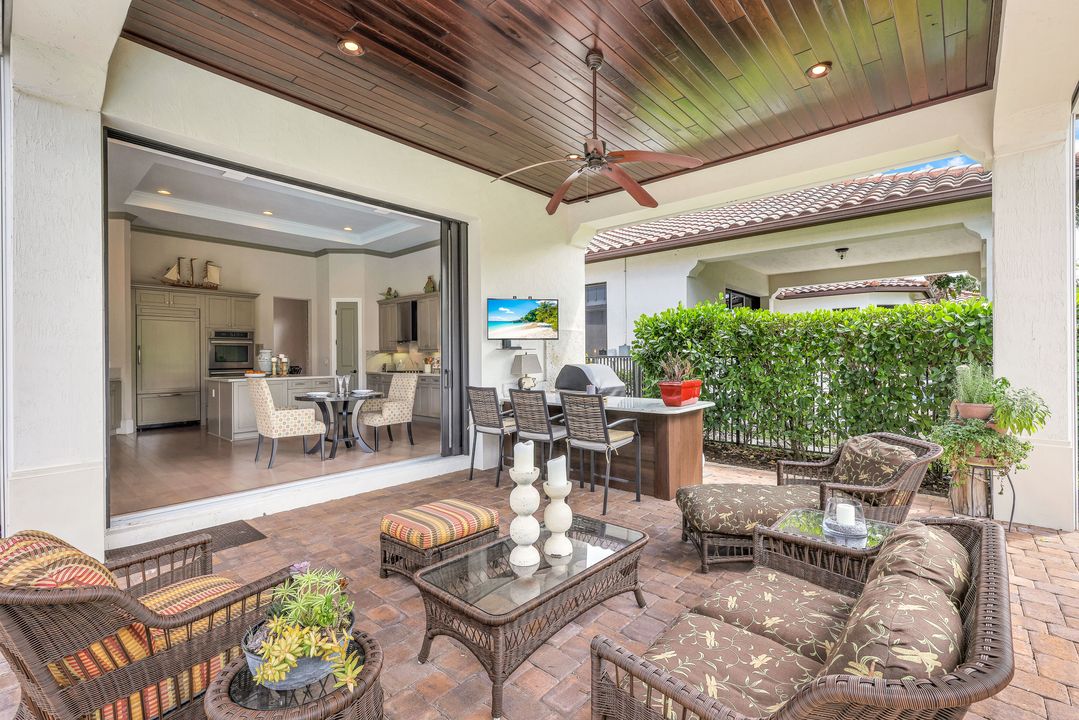 2239 Residence Cir, Naples, FL 34105