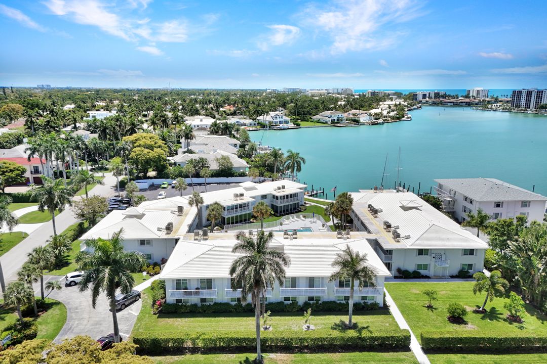388 Harbour Dr #388, Naples, FL 34103