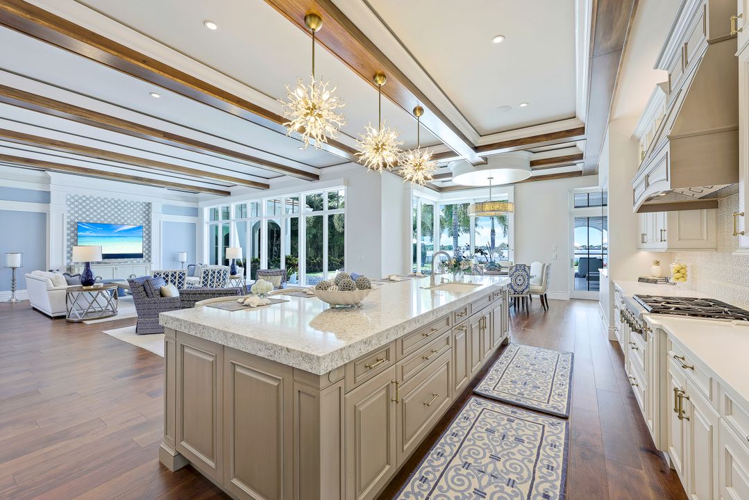 17412 Via Lugano Ct, Miromar Lakes, FL 33913