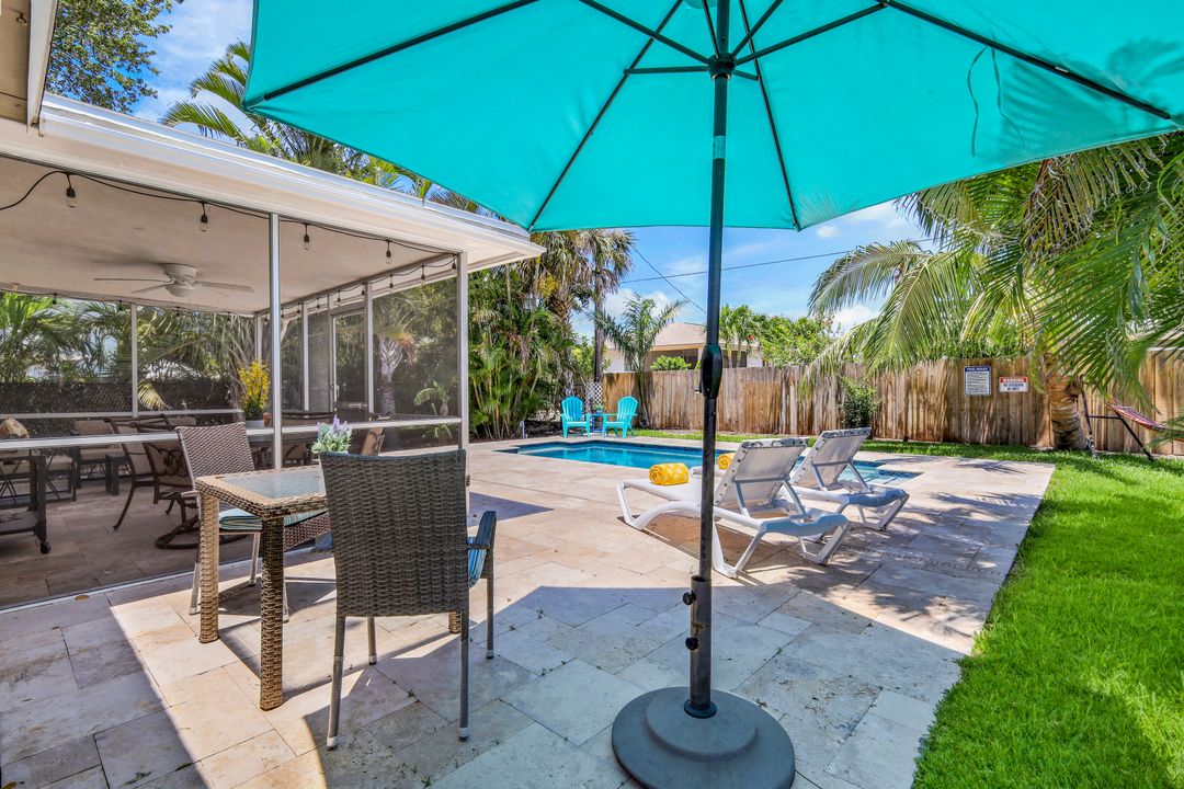 517 94th Ave N, Naples, FL 34108