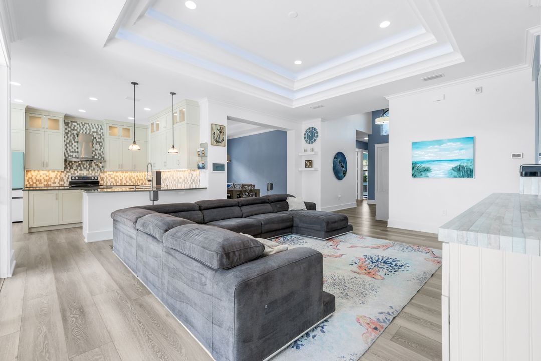 2704 Crystal Way, Naples, FL 34119