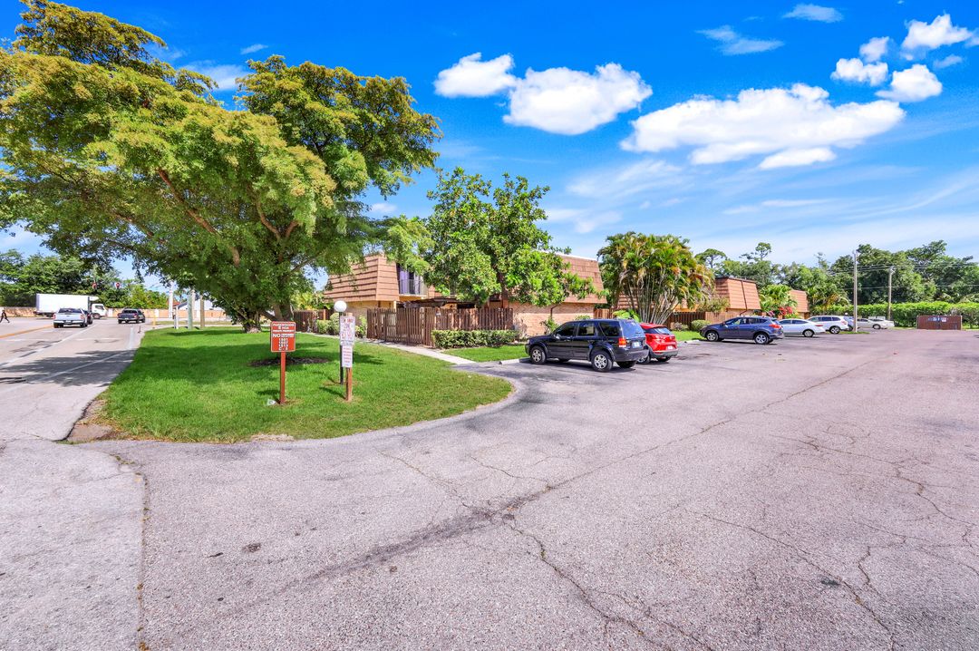 1501 Park Meadows Dr #3, Fort Myers, FL 33907