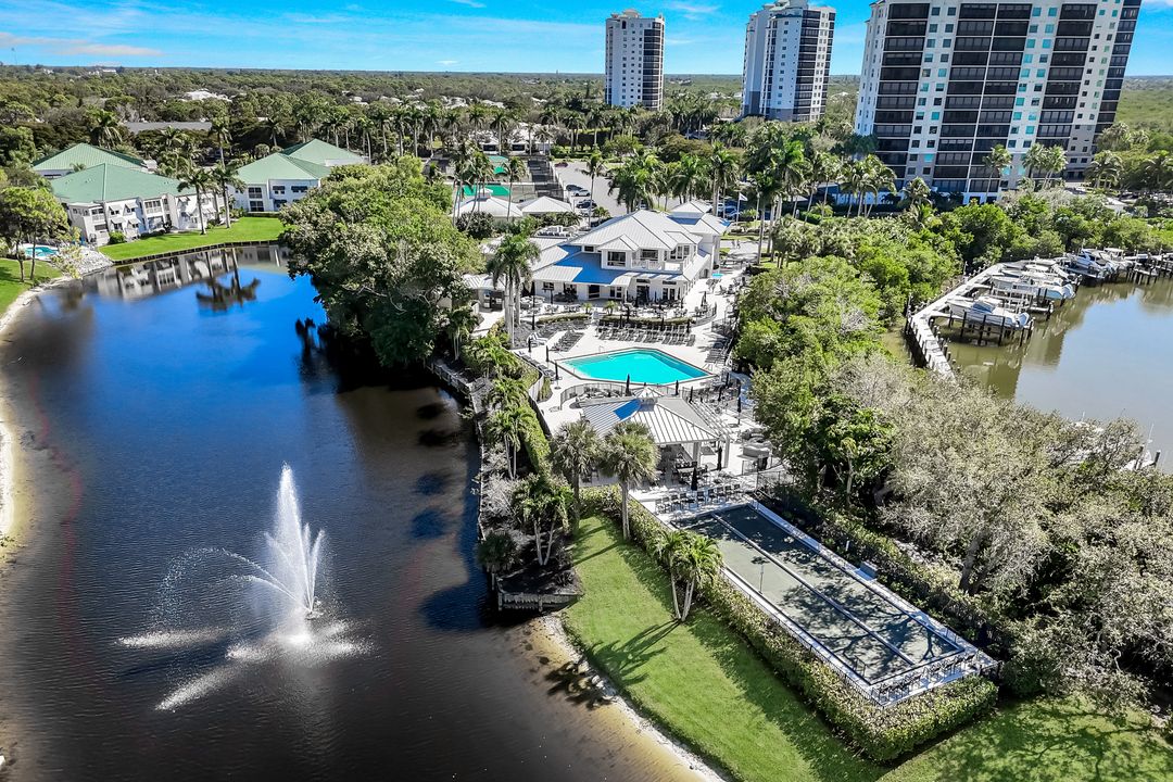 425 Cove Tower Dr #403, Naples, FL 34110