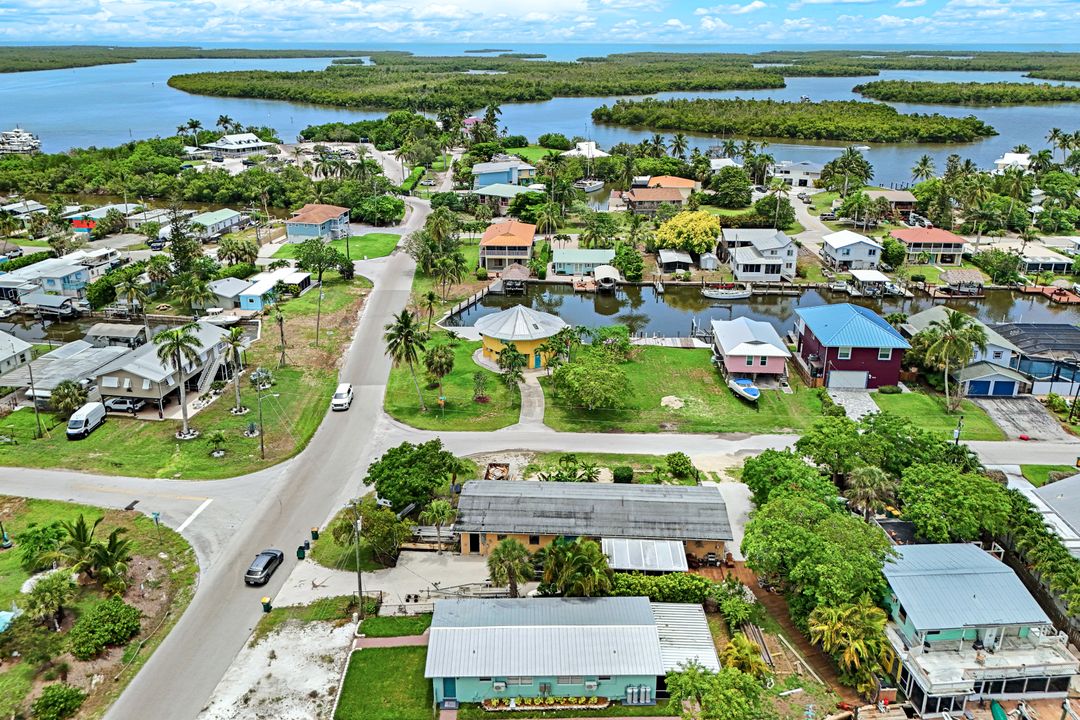 527 Goodland Dr, Marco Island, FL 34145