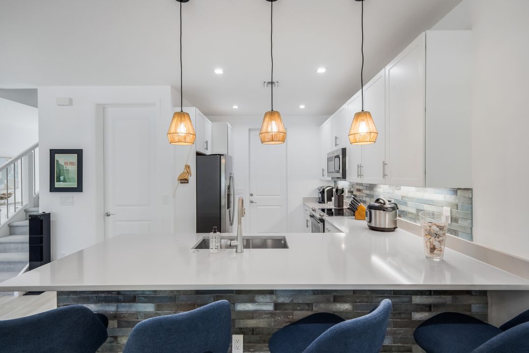 7550 Rockefeller Dr, Naples, FL 34119