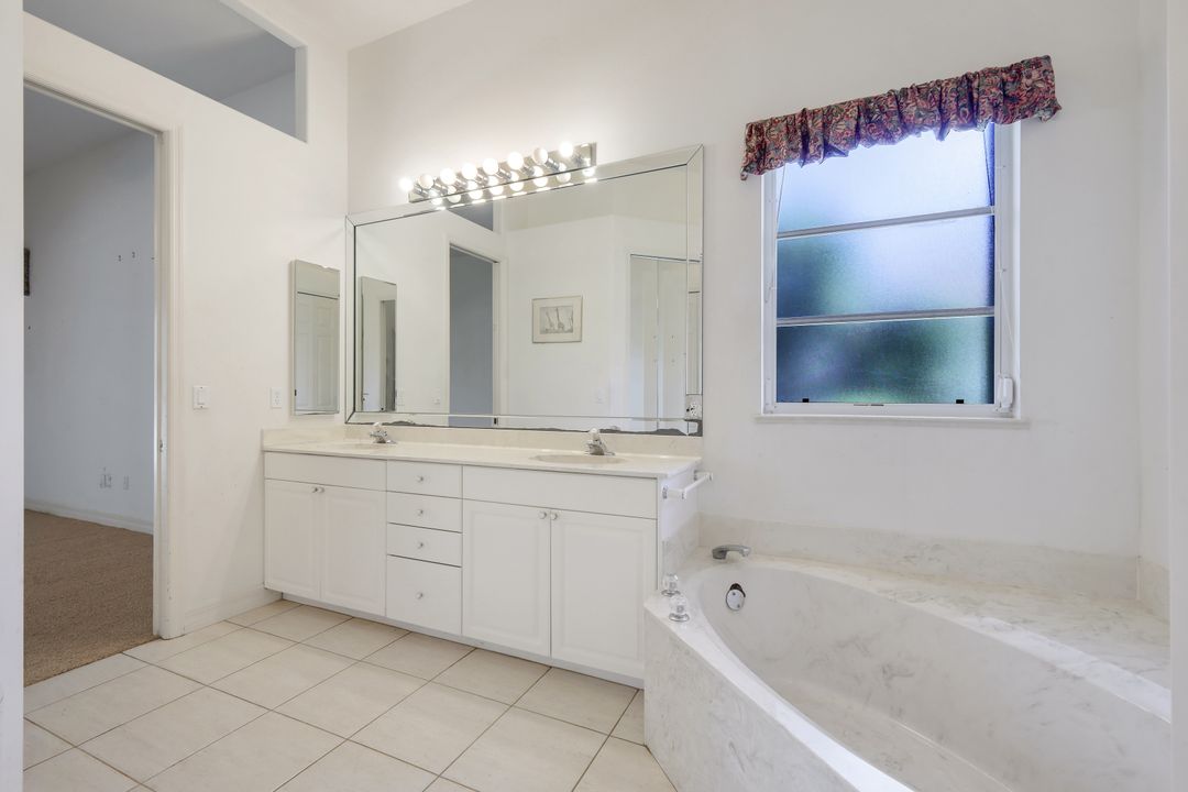 28476 Del Lago Way, Bonita Springs, FL 34135