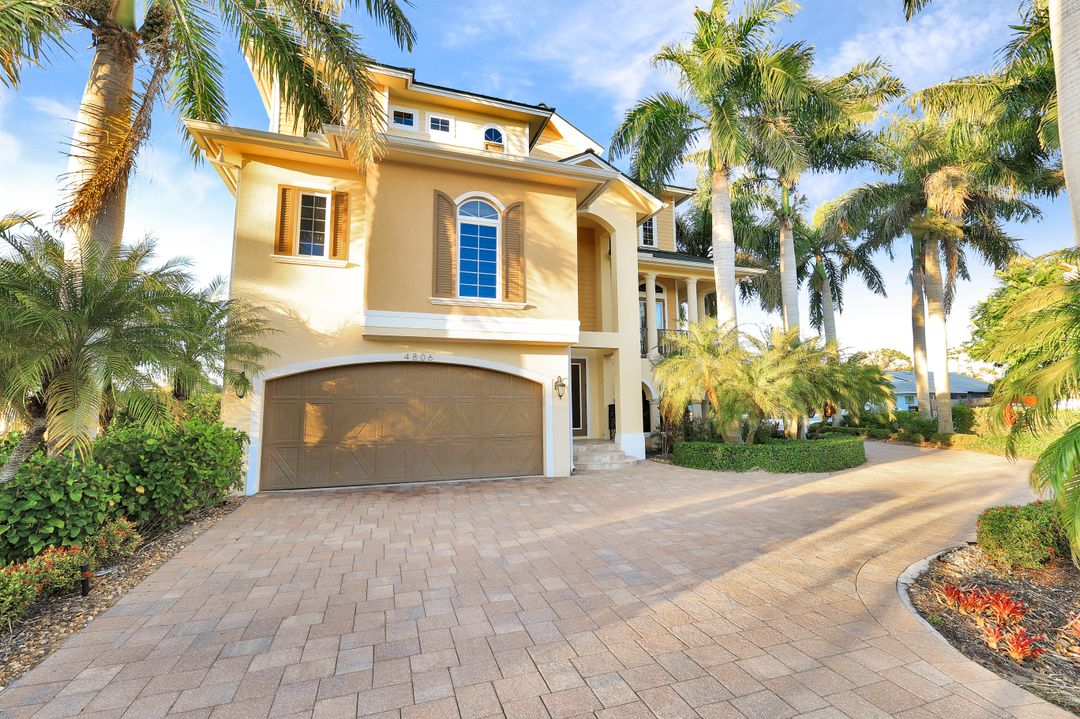 4806 Regal Dr, Bonita Springs, FL 34134