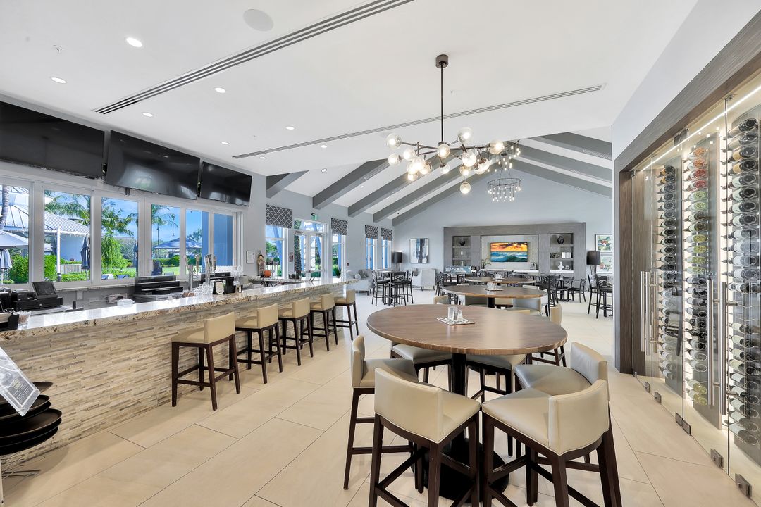 9721 Everglades Dr, Naples, FL 34120