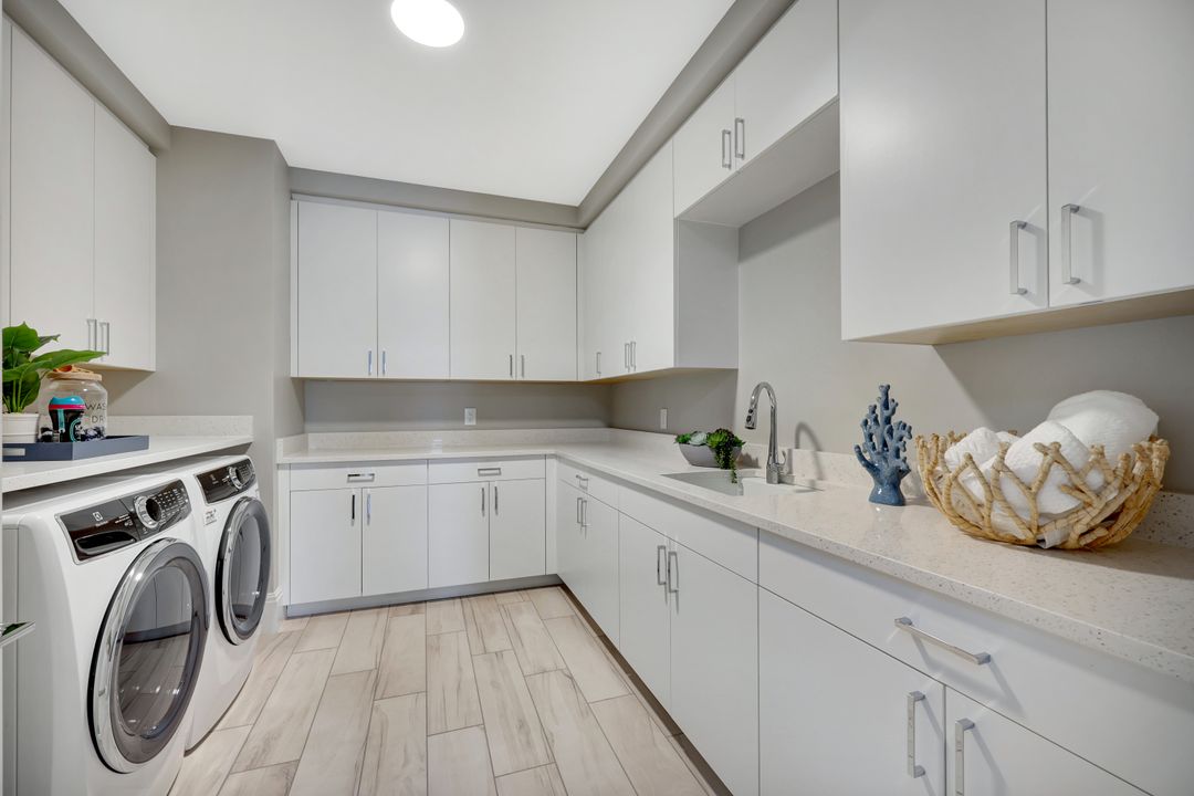1130 3rd Ave S #512, Naples, FL 34102
