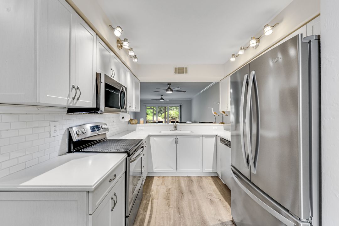 225 Robin Hood Cir #101, Naples, FL 34104