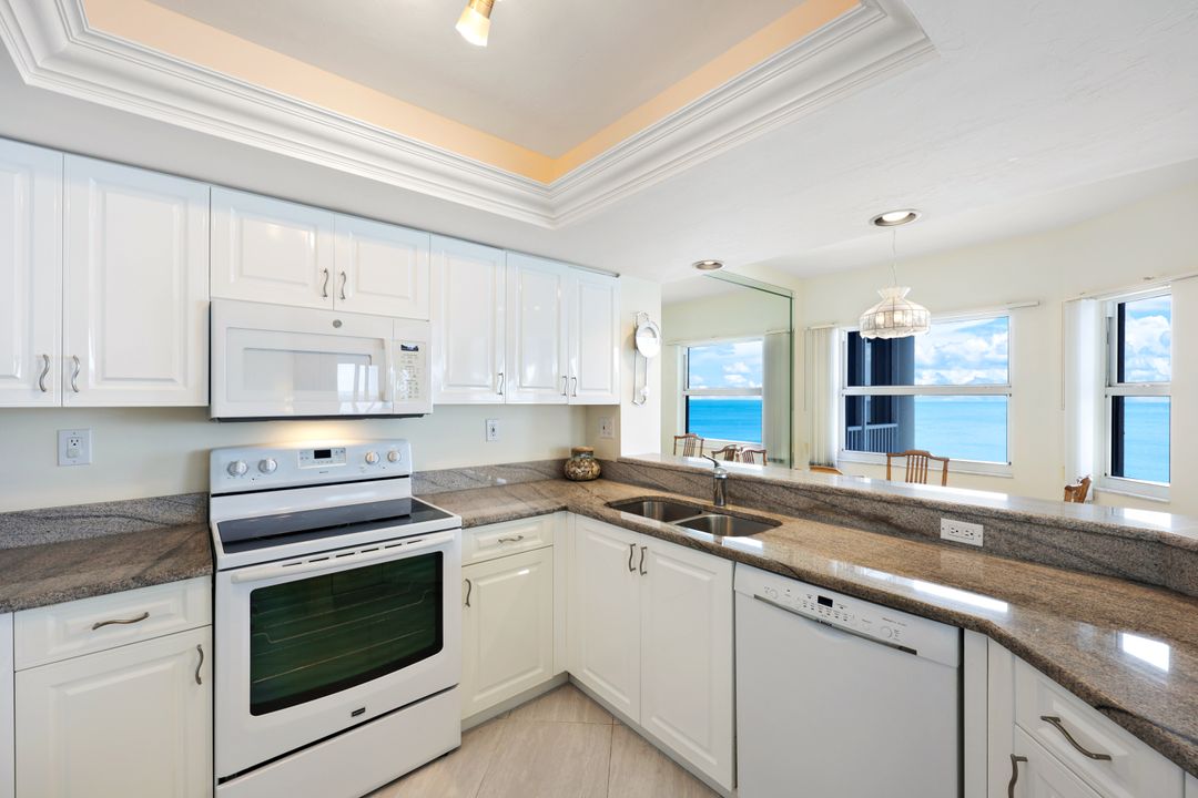 9577 Gulf Shore Dr #704, Naples, FL 34108