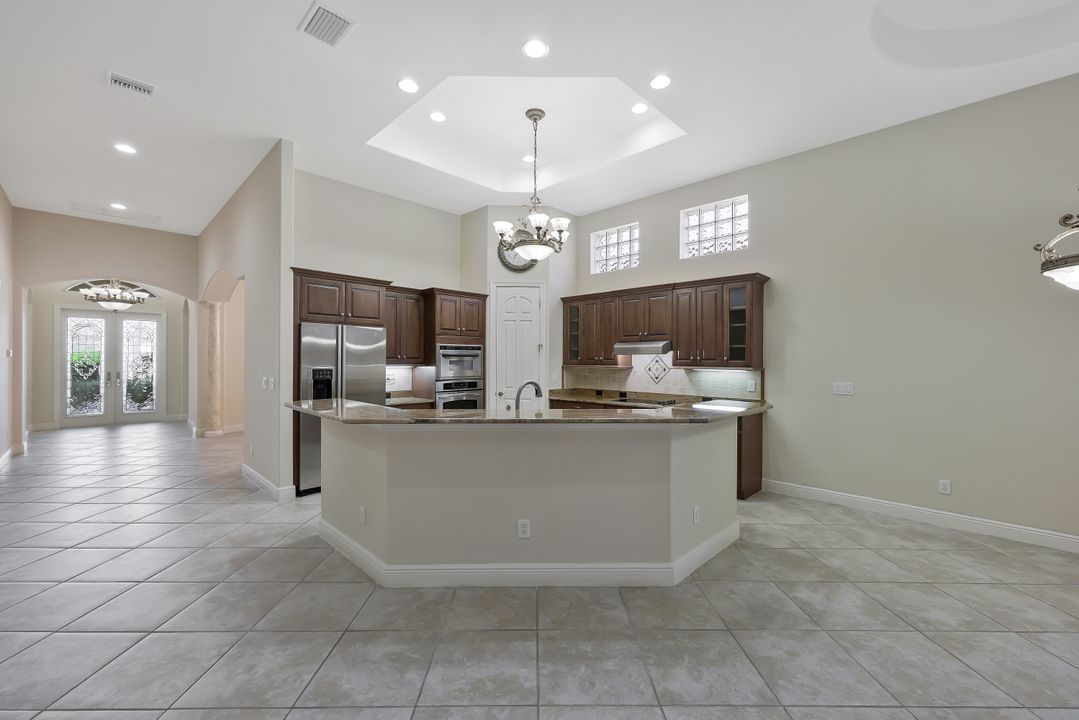 5616 Hammock Isles Dr, Naples, FL 34119