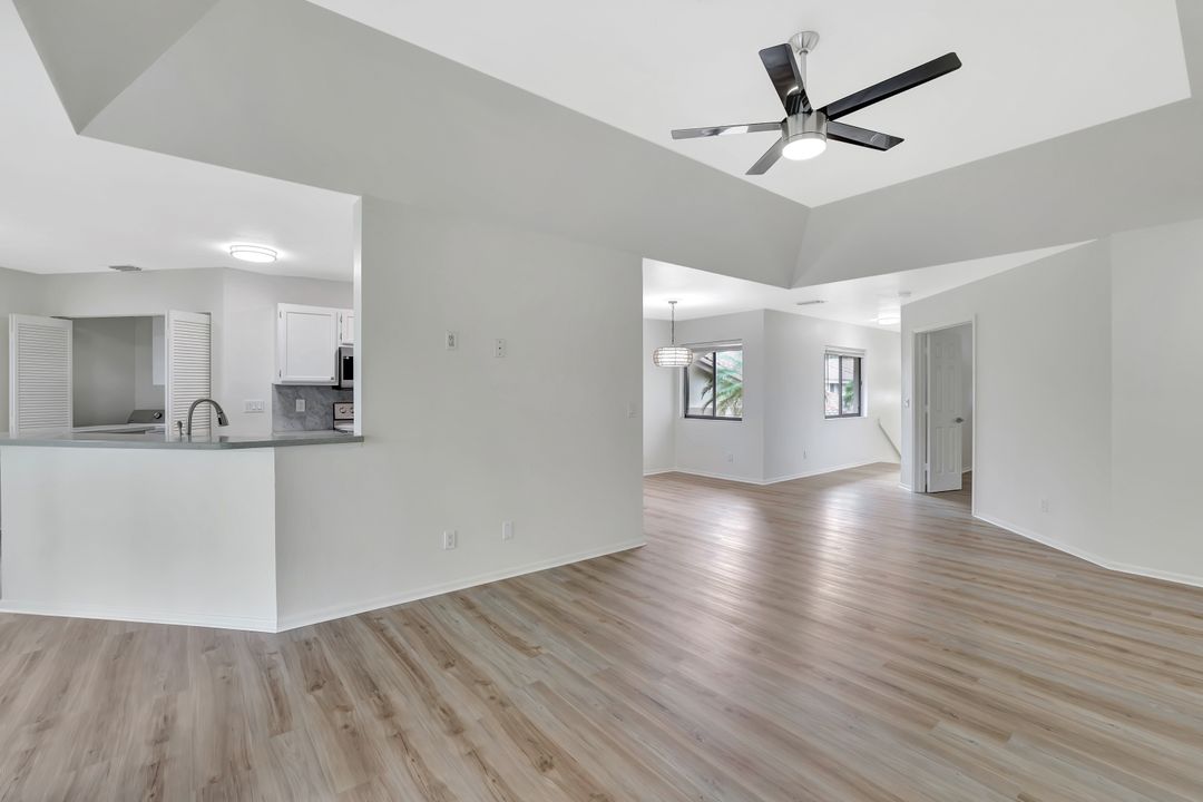 206 Bennington Dr #5, Naples, FL 34104