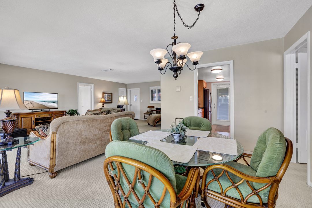 386 Harbour Dr, Naples, FL 34103