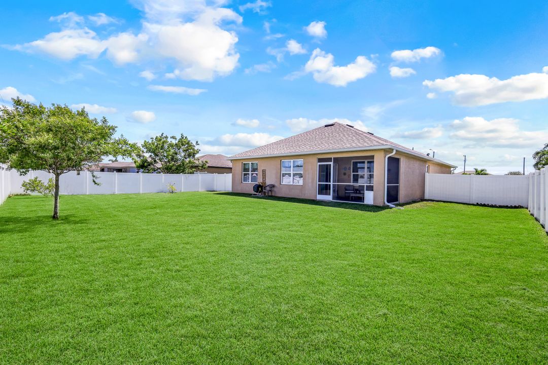 2933 SW 7th Pl, Cape Coral, FL 33914