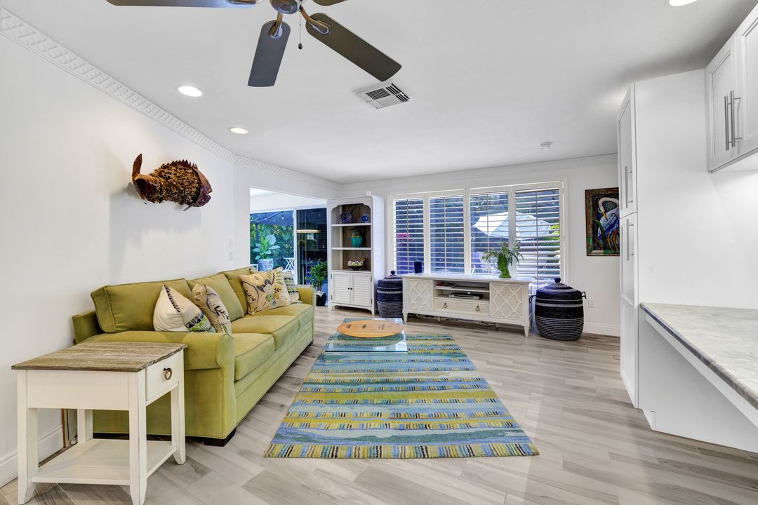 735 Old Trail Dr, Naples, FL 34103