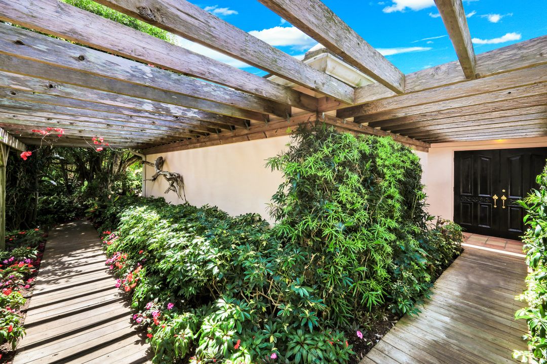 330 Bald Eagle Dr, Naples, FL 34105