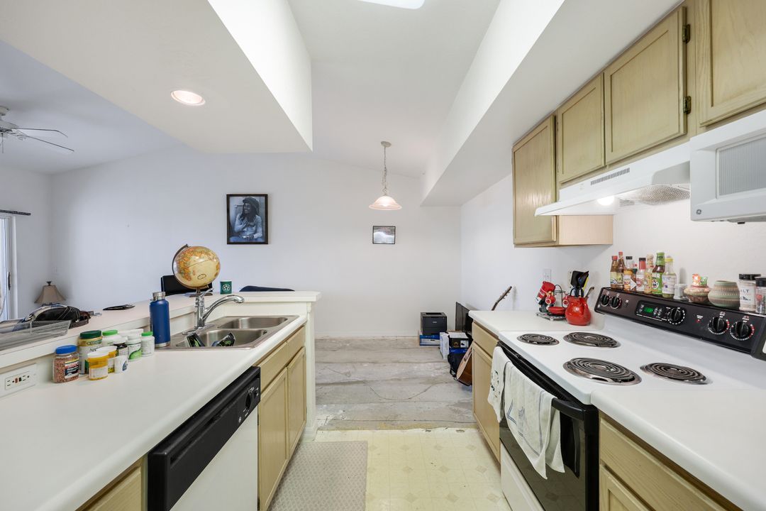 4645 St Croix Ln #1335, Naples, FL 34109