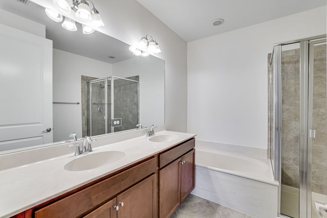 7918 Bristol Cir, Naples, FL 34120