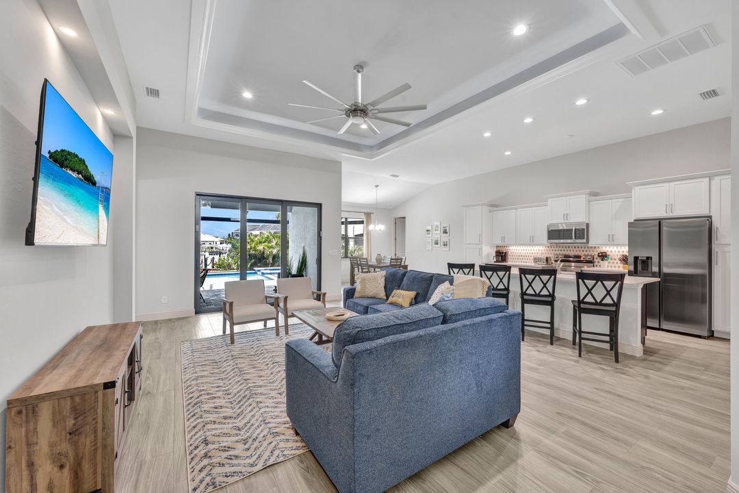 1617 El Dorado Pkwy W, Cape Coral, FL 33914