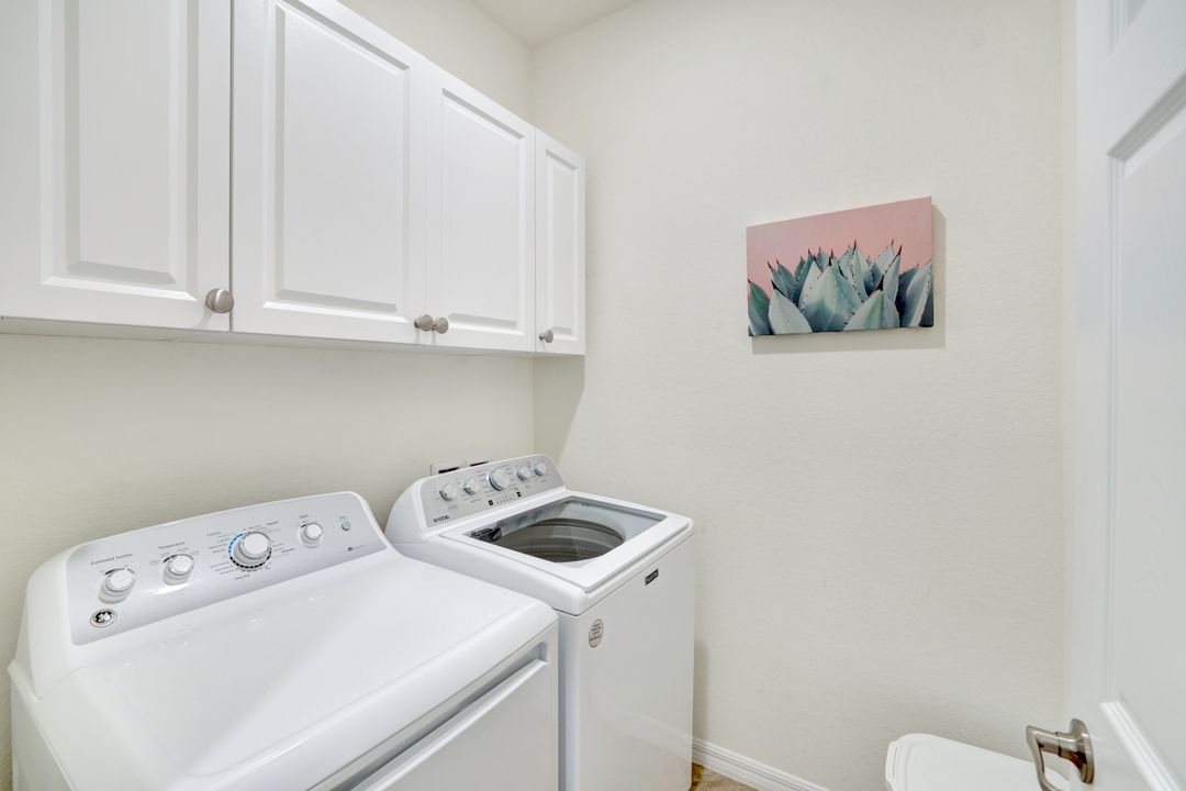 2072 Wellington St, Naples, FL 34120