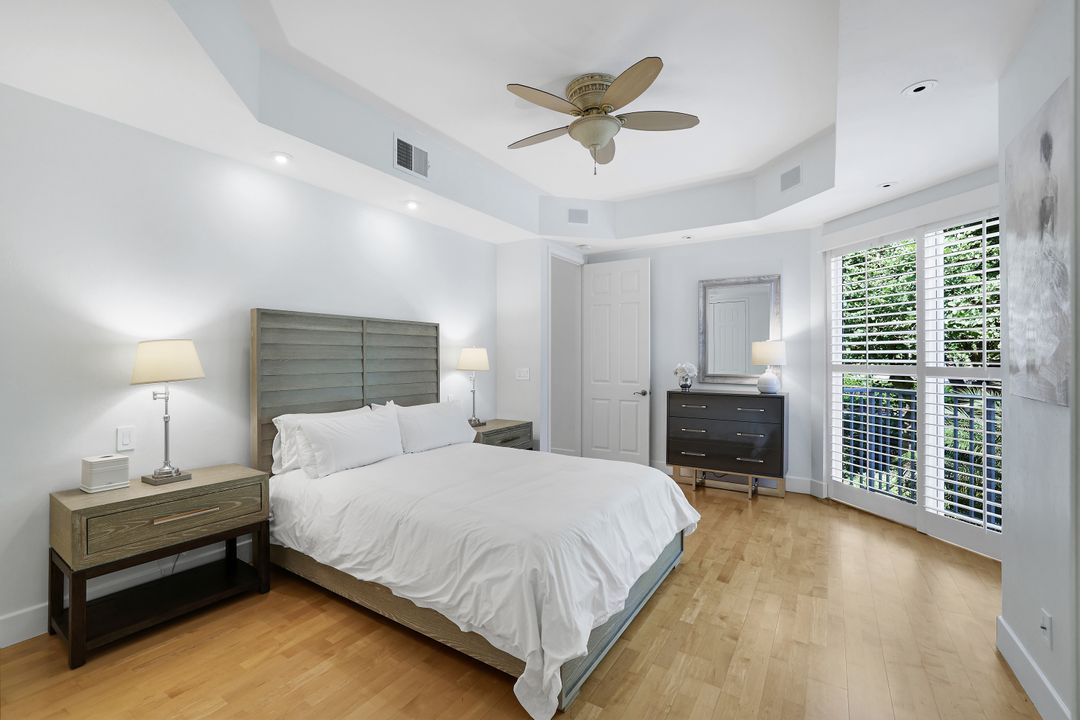 1560 Clermont Dr #201, Naples, FL 34109