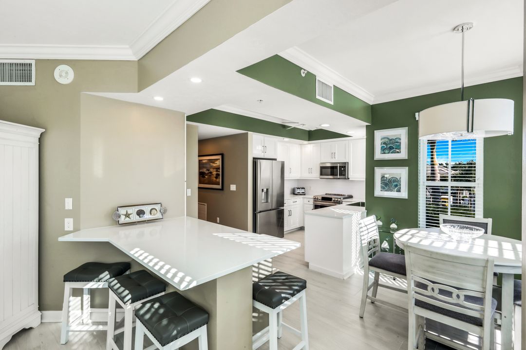 300 Dunes Blvd #201, Naples, FL 34110