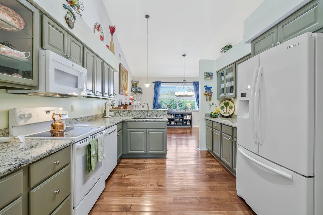 186 Muirfield Cir, Naples, FL 34113