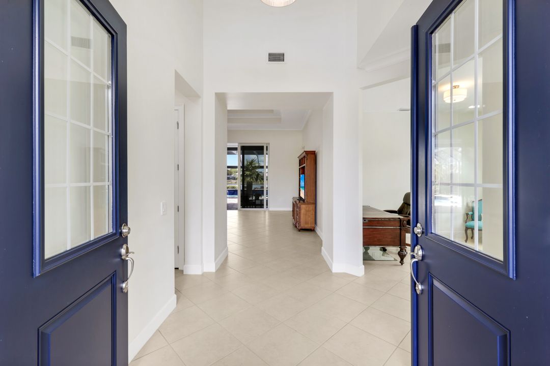 5052 Martinique Dr, Naples, FL 34113