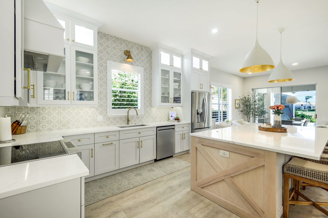 8586 Gleneagle Way, Naples, FL 34120