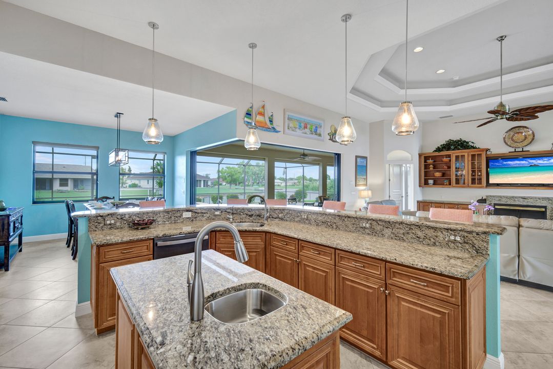 2033 SE 7th St, Cape Coral, FL 33990