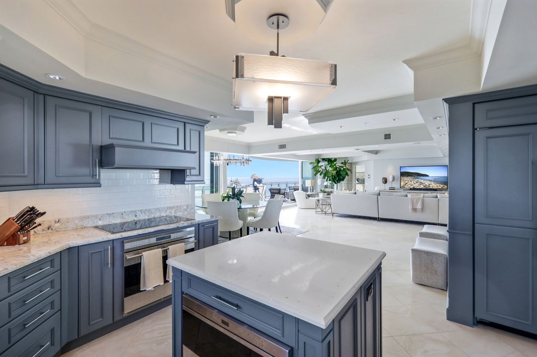 8231 Bay Colony Dr #1701, Naples, FL 34108