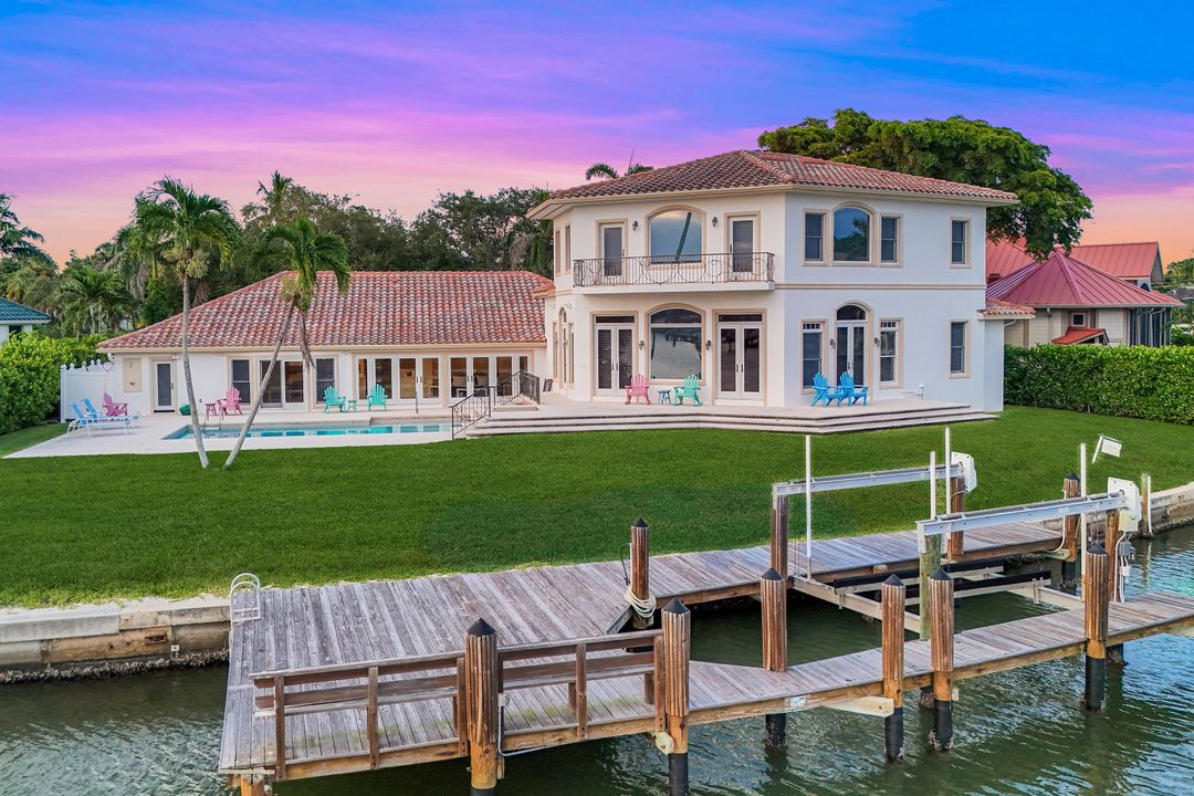 350 Bowline Bend, Naples, FL 34103