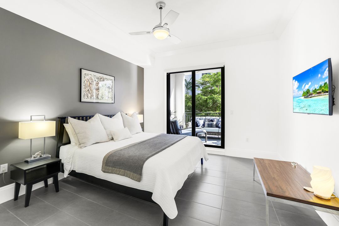 1035 3rd Ave S #215, Naples, FL 34102