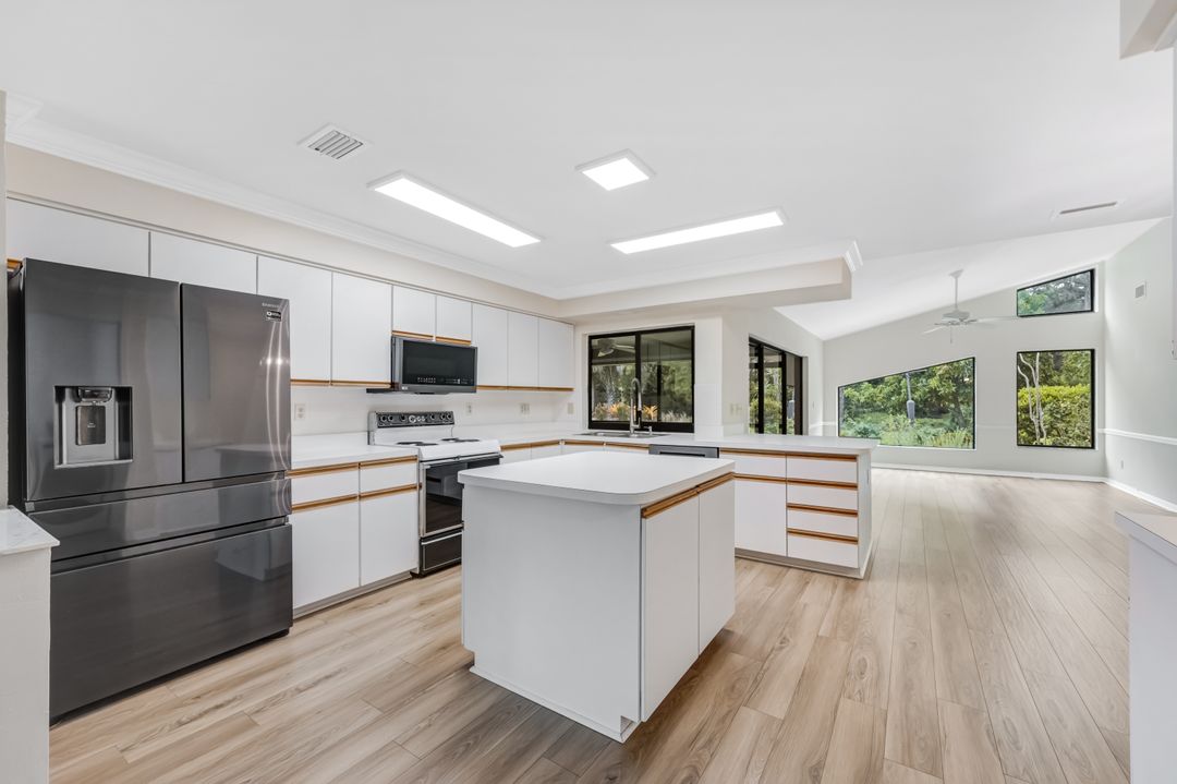 509 Cypress Way E, Naples, FL 34110