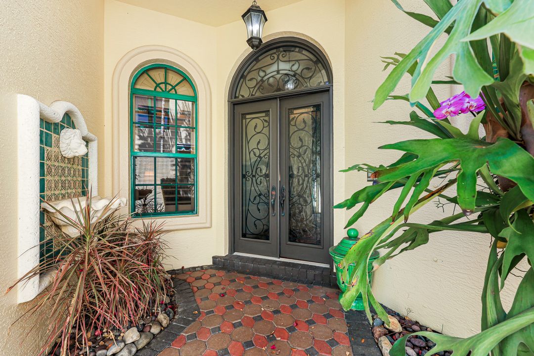 7913 Via Vecchia, Naples, FL 34108