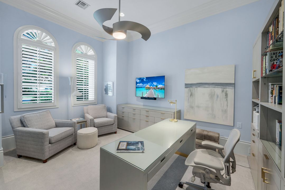 2048 Isla Vista Ln, Naples, FL 34105