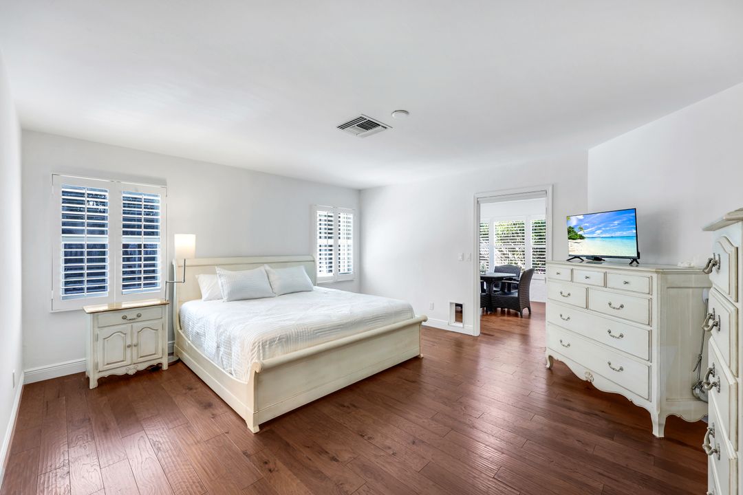 574 102nd Ave N, Naples, FL 34108