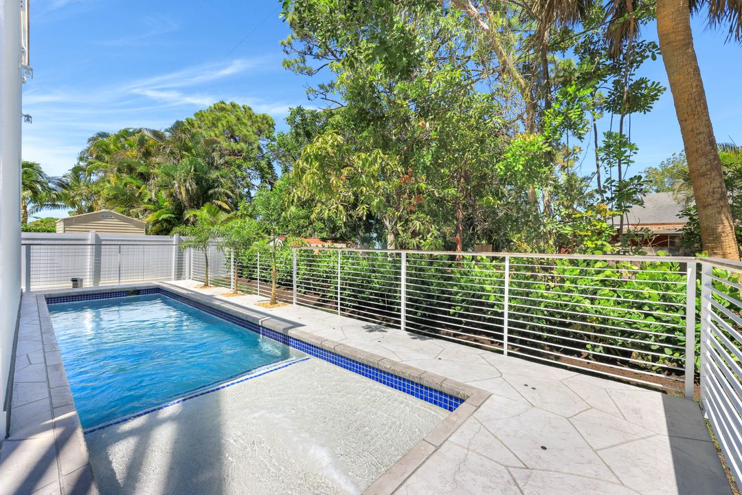 859 92nd Ave N, Naples, FL 34108