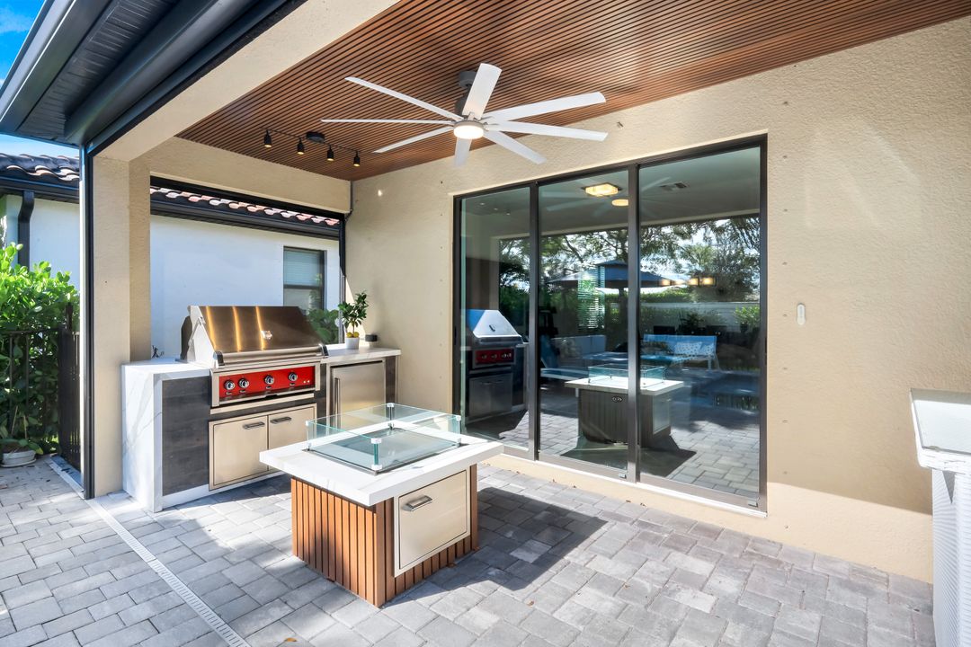 9445 Glenforest Dr, Naples, FL 34120