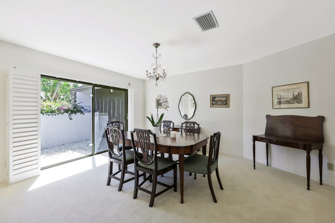 700 Bald Eagle Dr, Naples, FL 34105