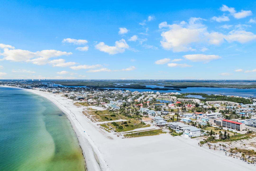 6145 Court St, Fort Myers Beach, FL 33931