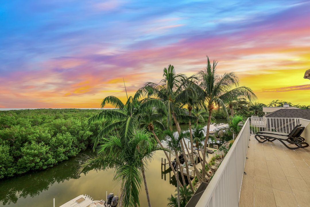 458 Spinnaker Dr, Marco Island, FL 34145