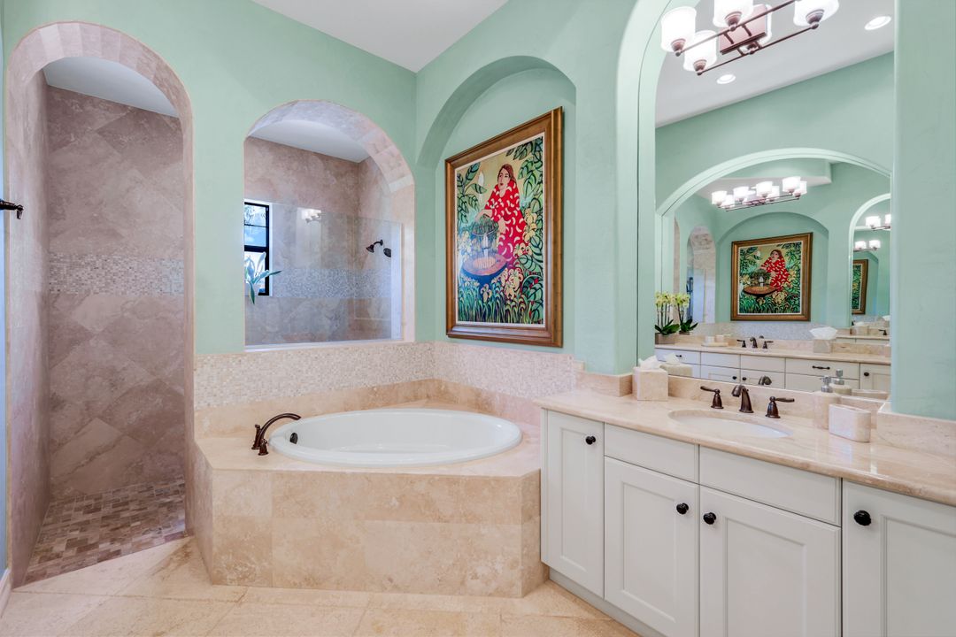 6477 Costa Cir, Naples, FL 34113